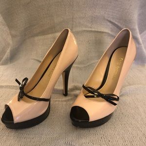 New Women’s Size 5 Platform Patent Leather Pumps
